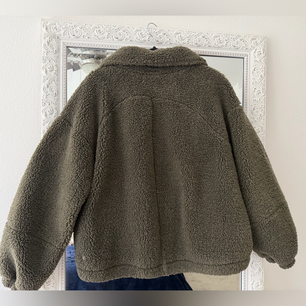 Lululemon Olive Sherpa Jacket - Picture 4 of 4